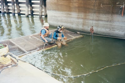 1995 L4B Timber Cribbing & Cell Repairs 26 Gary Dondlinger and Mike Boser