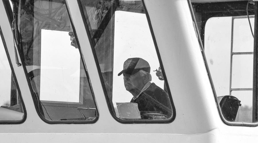 2011 Jim ONeill at the helm of the John Manning at Lock and Dam 11