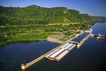 Lock and Dam, Barge Transportation, Upper Mississippi River