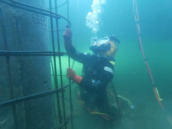 Nelosca commercial diver inspecting underwater structures