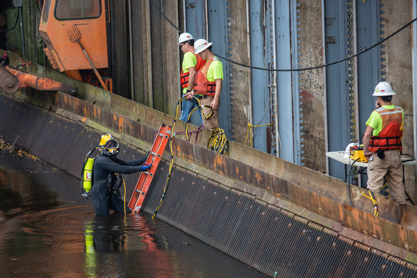 Nelosca commercial dive team inspecting a hydroelectric dam