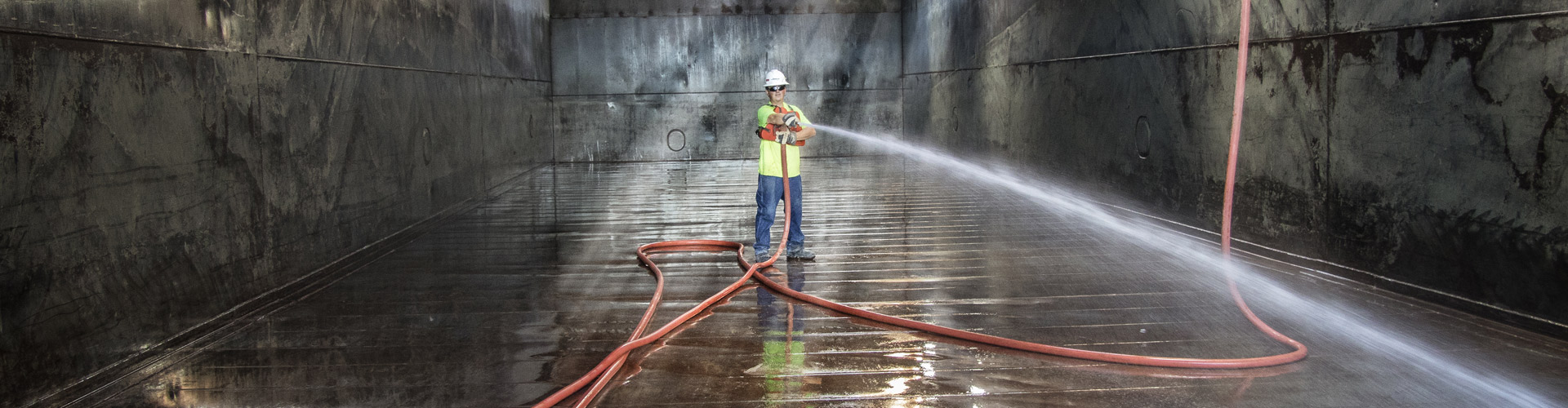 harbor services, barge cleaning, upper mississippi river services, inland waterway services, inland river services, hopper barge cleaning