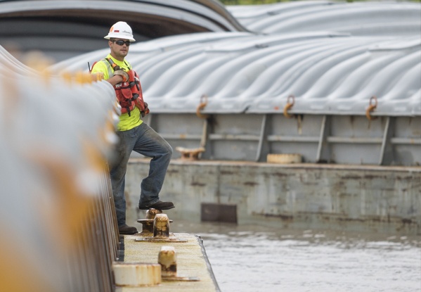 short haul towing, inland river services, harbor management, barge transportation, mississippi river barge transportation, la crosse wisconsin, marine assists, barge services, inland river services, inland waterway services