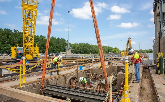 Nelosca working LaGrange Lock and Dam in 2019