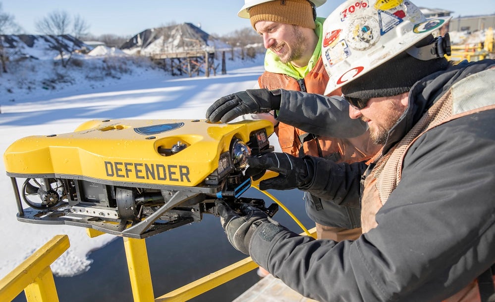 Nelosca dive team deploying an ROV in cold weather