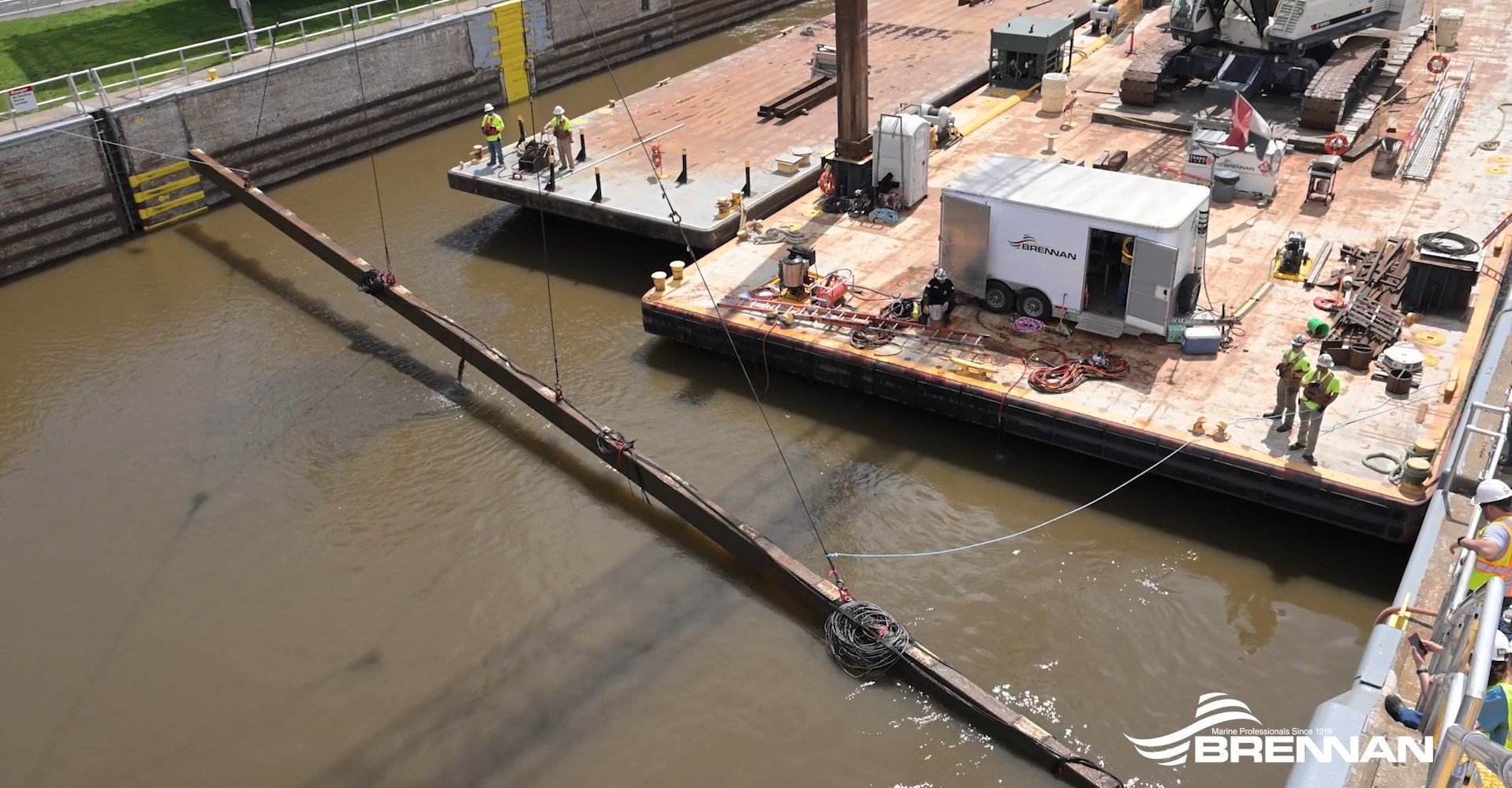 Photograph of underwater acoustic deterrent system at lock 19